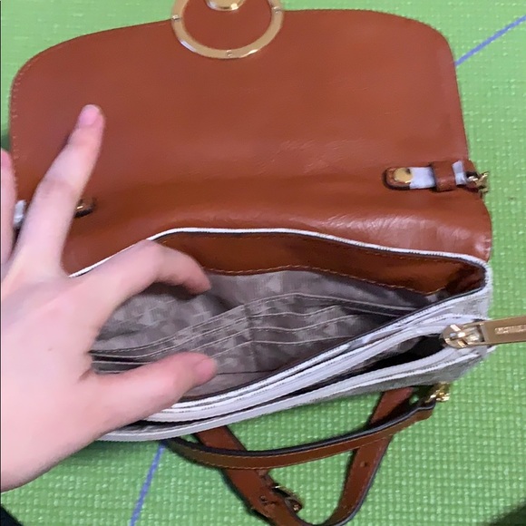 MK fulton flap gsst crossbody - Picture 4 of 5